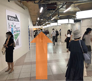通り抜けると前方奥にあるWhityうめだの方へ ※Osaka Metro梅田駅をご利用の方は南改札口を出て、この先同様のルートです。