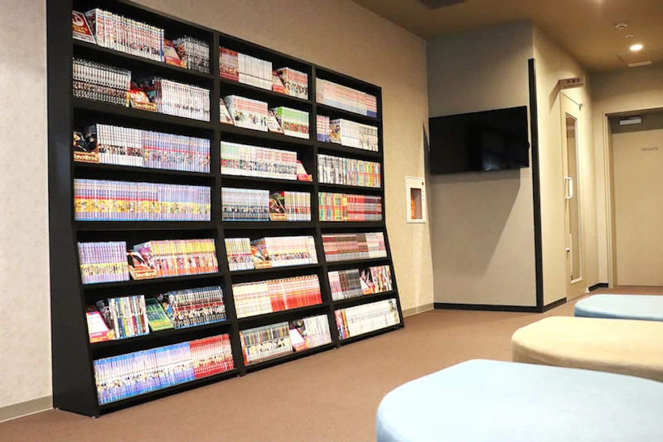 館内にマンガコーナーが誕生~新作から名作まで 約1,000冊が無料で読み放題~の画像