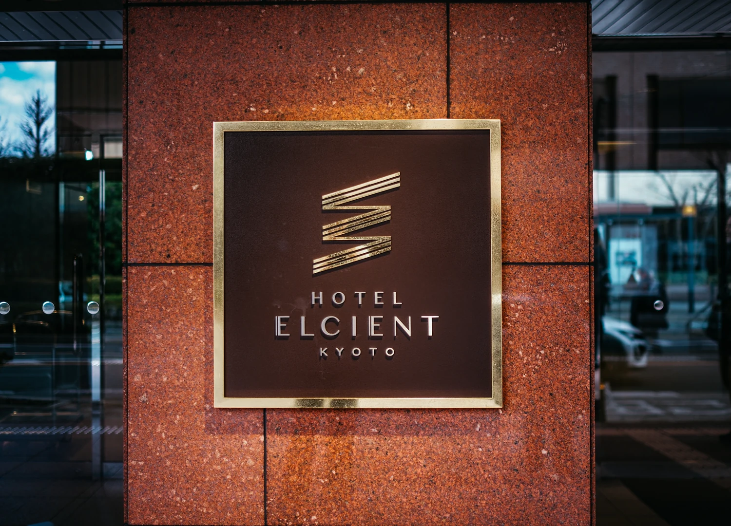 Lobby & Front Desk